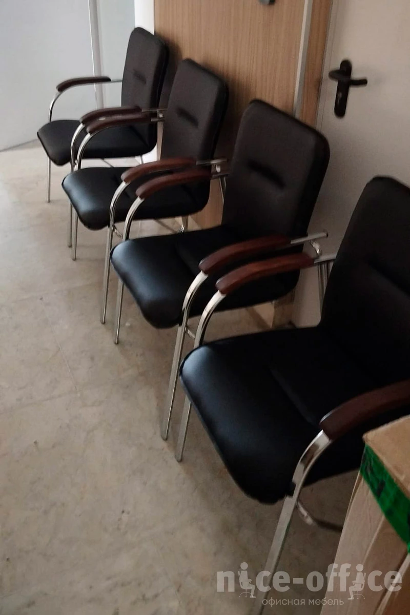 Стул Самба с деревянными подлокотниками SMB-02H Хром гальв. фото в интерьере 1