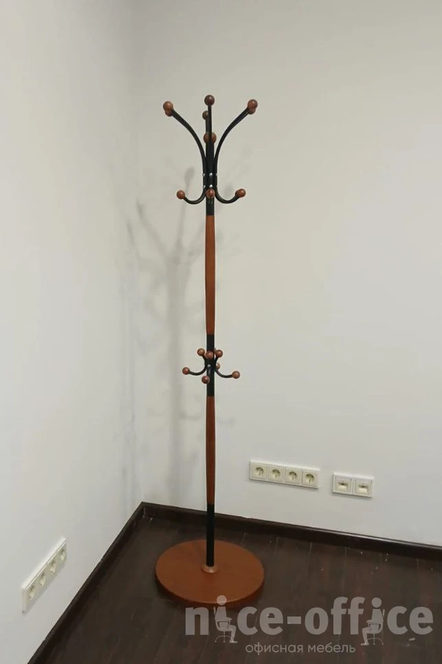 Вешалка напольная Д 1 фото в интерьере 1